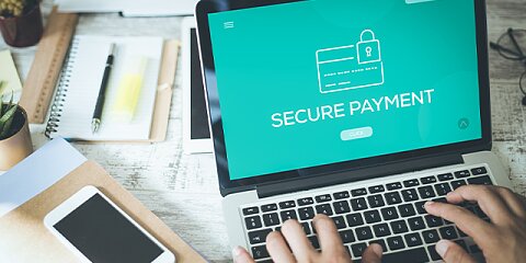 Jak bezpiecznie kupować w Internecie? Sprawdzone metody płatności