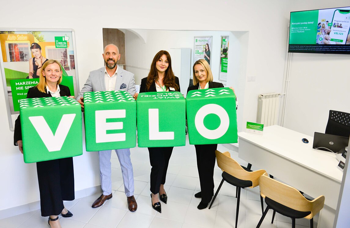 Pracownicy VeloBanku w placówce w Wadowicach