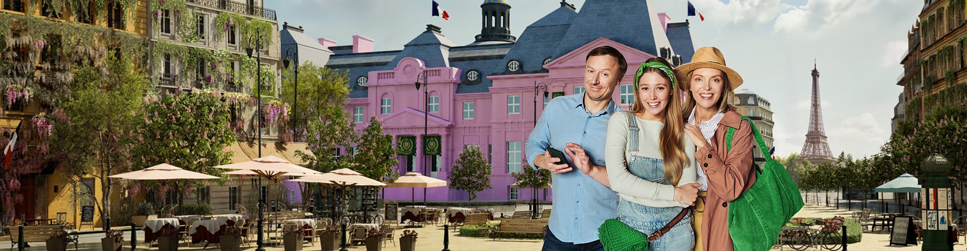 Trzy osoby pozują do zdjęcia przed różowym budynkiem w Paryżu, ciesząc się wakacjami.